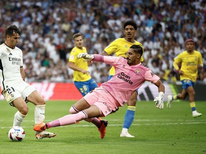 تدخل شرس من حارس مرمى لاس بالماس ألفارو فاليس على إبراهيم دياز لاعب ريال مدريد - Reuters