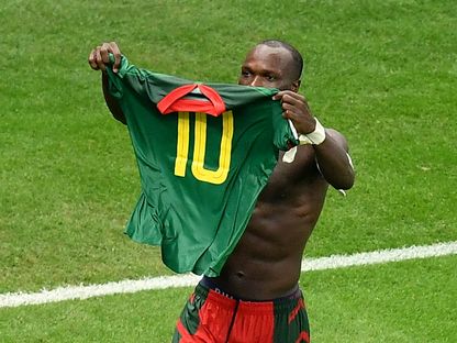 فينست أبو بكر لاعب الكاميرون يحتفل بعد تسجيل هدف الفوز على البرازيل - 2 ديسمبر 2022 - REUTERS