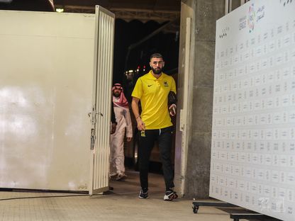 وصول الفرنسي كريم بنزيما مهاجم نادي الاتحاد إلى الملعب - 28 أغسطس 2023 - twitter/ittihad