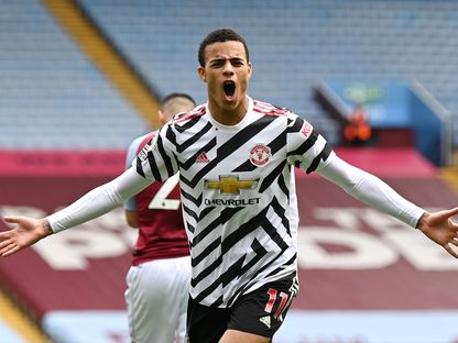 لاعب مانشستر يونايتد الشاب مايسون غرينوود يحتفل بعد تسجيله هدفاً في شباك أستون فيلا - Pool via REUTERS