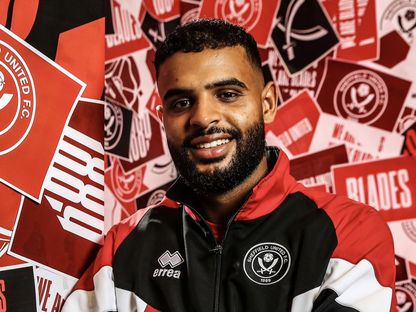 أنيس بن سليمان بقميص شيفيلد يونايتد - Twitter/@SheffieldUnited