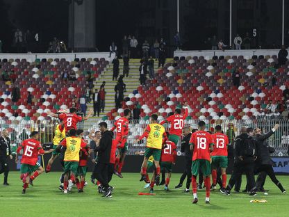 احتفال لاعبي منتخب المغرب بالفوز على الجزائر بكأس أمم إفريقيا تحت 17 سنة - 12 مايو 2023  - twitter/@caf_online_AR