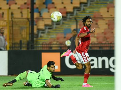 حسين الشحات لاعب الأهلي يسدد الكرة في شباك الترجي التونسي - 19 مايو 2023 - https://twitter.com/AlAhly/