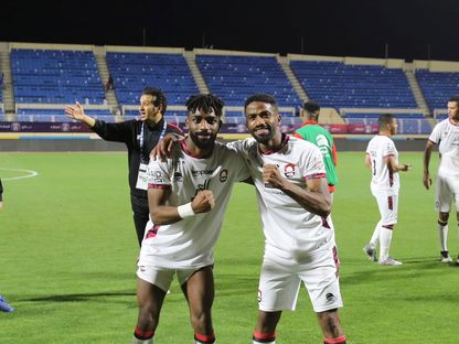لاعبو الرائد يحتفلون بعد الفوز على العدالة بدوري روشن السعودي- 11 مارس 2023  - TWITTER/@alraedclub