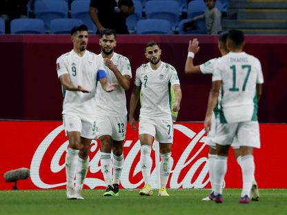 فرحة لاعبي الجزائر بعد تسجيل الهدف الثاني في مرمى لبنان في كأس العرب - REUTERS