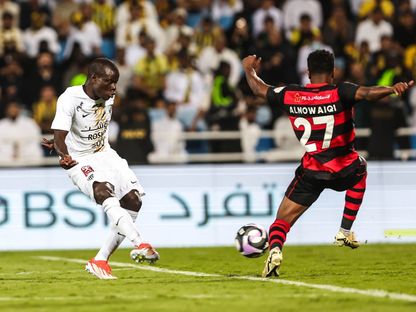 نغولو كانتي نجم الاتحاد لحظة تسجيل هدف في مرمى الرياض بالدوري السعودي - 24 أكتوبر 2024 - X/@ittihad