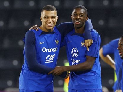 كيليان مبابي وعثمان ديمبلي خلال تدريبات فرنسا أثناء كأس العالم 2022 بقطر - 12 ديسمبر 2022 - Reuters