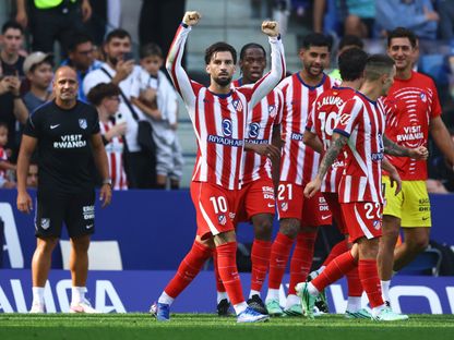 أليكس بايينا يحتفل بتسجيله هدفاً لأتلتيكو مدريد في مرمى إسبانيول - 17 أكتوبر 2026 - REUTERS