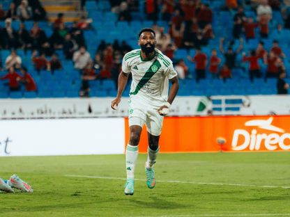 احتفال فراس البريكان مهاجم الأهلي بتسجيل هدف في مرمى النجمة بالدوري السعودي - 23 أكتوبر 2025 - X/@ALAHLI_FC