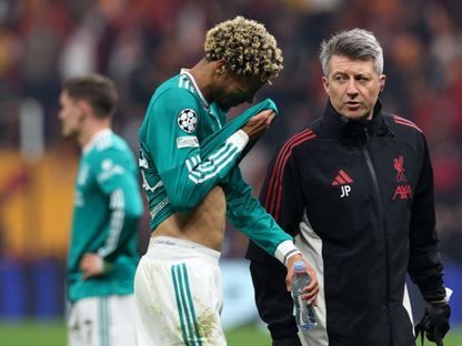 هوغو إيكيتيكي مهاجم ليفربول يخرج للإصابة في مواجهة غلطة سراي بدوري أبطال أوروبا - 30 سبتمبر 2025 - Reuters