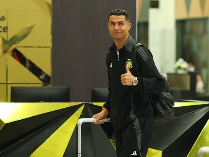 كريستيانو رونالدو لدى توجّه بعثة النصر إلى الدمام لمواجهة الخليج - 20 يناير 2025 - X/@AlNassrFC_EN