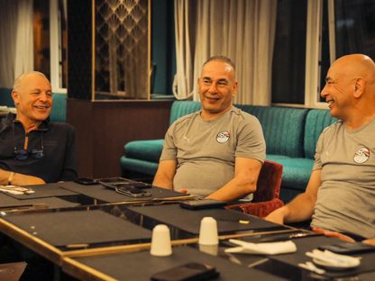 رئيس الاتحاد المصري لكرة القدم هاني أبو ريدة مع مدرب المنتخب حسام حسن وشقيقه إبراهيم في المغرب - 6 أكتوبر 2025 - X/@EFA