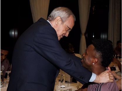 رئيس ريال مدريد فلورنتينو بيريز مع فينيسيوس في جدة - 10 يناير 2026 - realmadrid.com