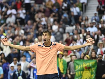 لاعب التنس الأميركي تايلور فريتز في بطولة أستراليا المفتوحة للتنس - رويترز