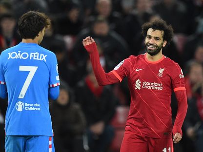 محمد صلاح رفقة جواو فيليكس في مواجهة ليفربول وأتلتيكو مدريد في دوري أبطال أوروبا - 4 نوفمبر 2021 - AFP