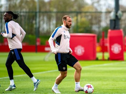 كريستيان إريكسن لاعب مانشستر يونايتد في حصة تدريبية قبل مواجهة إيفرتون - 7 أبريل 2023 - TWITTER/@ManUtd