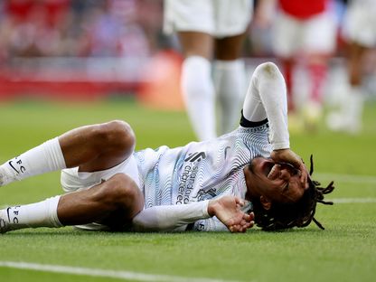 مدافع ليفربول ترينت ألكسندر-أرنولد يتألم بعد تعرضه للإصابة أمام أرسنال - 10 أكتوبر 2022   - Action Images via Reuters