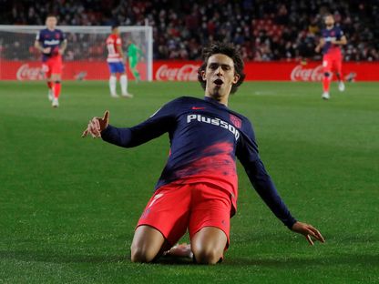 جواو فيليكس يحتفل بتسجيله هدفاً لأتلتيكو مدريد في مرمى غرناطة - 22 ديسمبر 2021 - Reuters 