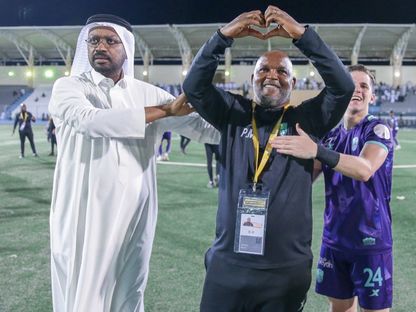 بيتسو موسيماني يحتفل بعودة أهلي جدة إلى دوري الأضواء بعد 8 أشهر كمدير فني للفريق - Ahli / twitter