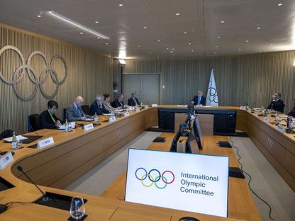 رئيس اللجنة الأولمبية الدولية توماس باخ يحضر افتتاح اجتماع المجلس التنفيذي في لوزان - 28 مارس 2023 - reuters