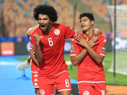 فرحة لاعبي منتخب تونس بالهدف الثاني في مرمى زامبيا - 27 فبراير 2023  - twitter/@caf_online_AR  