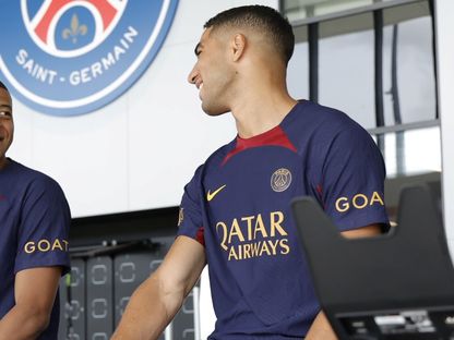 كيليان مبابي وأشرف حكيمي بعد استئناف الاستعدادات مع باريس سان جيرمان - 17 يوليو 2023 - Twitter/@PSG_inside