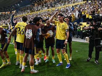 كريستيانو رونالدو قائد النصر يحتفل بالعقال السعودي بعد التسجيل بمواجهة الأهلي في دوري روشن - 29 أبريل 2026 - Reuters
