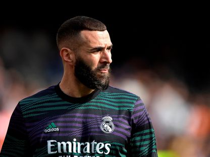 كريم بنزيما قائد ريال مدريد خلال عملية الإحماء قبل مواجهة فالنسيا - 21 مايو 2023 - REUTERS