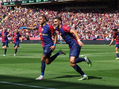رافينيا يحتفل بعد تسجيله الهدف الثالث لبرشلونة في شباك ريال مدريد - 11 مايو 2025 - REUTERS