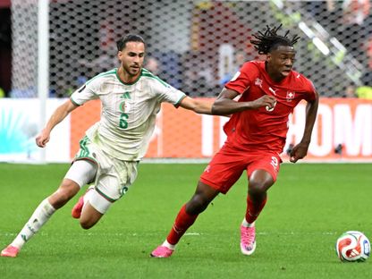 يوهان مانزامبي لاعب سويسرا خلال مواجهة الجزائر في كأس العالم - 3 يوليو 2026 - REUTERS