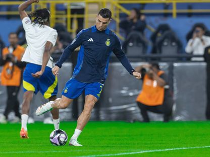 كريستيانو رونالدو خلال الإحماء قبل مباراة بين النصر والهلال في الدوري السعودي - 1 نوفمبر 2024 - X/@SPL