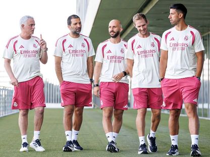جوزيه مورينيو مدرب ريال مدريد الجديد رفقة الجهاز المعاون لخ - 10 يوليو 2026 - facebook/RealMadrid