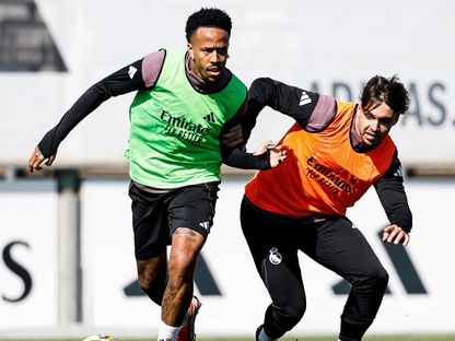 راؤول أسينسيو وإيدر ميليتاو في تدريبات ريال مدريد قبل مواجهة إلتشي بالدوري الإسباني - 13 مارس 2026 - X@realmadrid