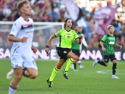 ماريا سولي فيريري كابوتي لدى إدارتها مباراة في الدوري الإيطالي بين ساسولو وساليرنيتانا – 2 أكتوبر 2022 - Reuters