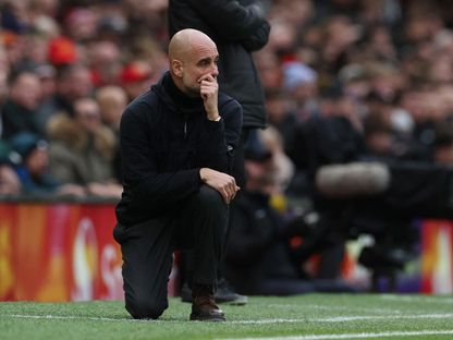 بيب غوارديولا مدرب مانشستر سيتي خلال مباراة مانشستر يونايتد في الدوري الإنجليزي الممتاز - 17 يناير 2026 - Reuters