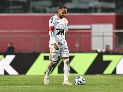 نيمار محبطاً بعد هدف لفاسكو دا غاما في مرمى سانتوس بالدوري البرازيلي – 17 أغسطس 2025 - Reuters