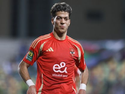 إمام عاشور نجم الأهلي المصري يحتفل بتسجيل هدف في مرمى الهلال السوداني بإياب ربع نهائي دوري أبطال إفريقيا - 8 أبريل 2025 - X/@CAFCLCC_ar