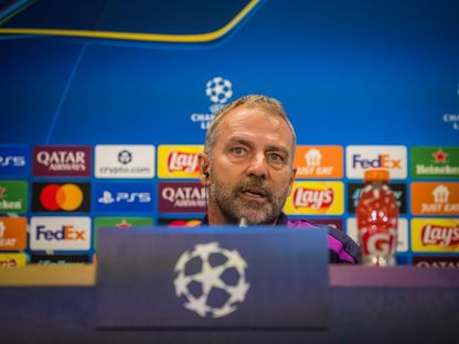 هانزي فليك مدرب برشلونة في مؤتمر صحفي قبل مواجهة أينتراخت فرانكفورت في دوري أبطال أوروبا - 8 ديسمبر 2025 - X/@FCBarcelona_es