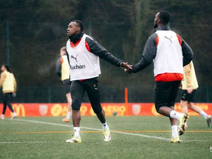 سعود عبد الحميد في تدريبات لانس قبل مواجهة موناكو بالدوري الفرنسي - 19 فبراير 2026 - x@RCLens