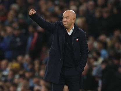 مدرب ليفربول آرني سلوت خلال مباراة ضد مانشستر سيتي - 9 نوفمبر 2025 - REUTERS