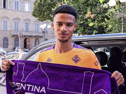 أمير ريتشاردسون بعد وصوله إلى فيورنتينا لتوقيع عقد مع الفريق- 12 أغسطس 2024 - X/@acffiorentina