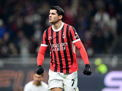 ألفارو موراتا مهاجم ميلان خلال مباراة كالياري في الدوري الإيطالي - 11 يناير 2025 - Reuters