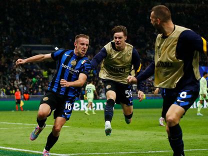 دافيدي فراتيسي يسجل هدف تقدم إنتر على برشلونة 4-3 في دوري أبطال أوروبا 6-5-2025 - Reuters