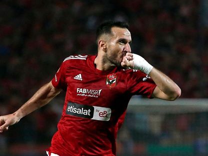 احتفال علي معلول نجم الأهلي بتسجيل هدف في مرمى الزمالك بكلاسيكو الدوري المصري - 13 يوليو 2023 - Reuters