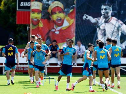 لامين يامال وزملاؤه لاعبو المنتخب الإسباني خلال التدريبات في كأس العالم 2026 - 29 يونيو 2026 - Reuters