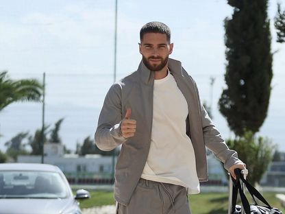 لوكا زيدان لدى وصوله إلى معسكر منتخب الجزائر - 6 أكتوبر 2025 - X/LesVerts