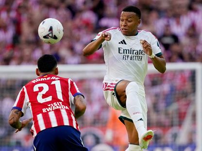 لاعب ريال مدريد كيليان مبابي وكريستيان روميرو لاعب أتلتيكو مدريد في مواجهة الفريقين بالدوري الإسباني - 20 سبتمبر 2026 - Reuters
