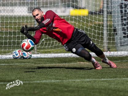 أنتوني ماندريا حارس منتخب الجزائر - 26 مارس 2026 - X/@LesVerts