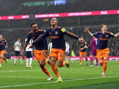 جيكوب رامسي لاعب نيوكاسل يحتفل بهدفه في مرمى توتنهام في الدوري الإنجليزي - 10 فبراير 2026 - Action Images via Reuters