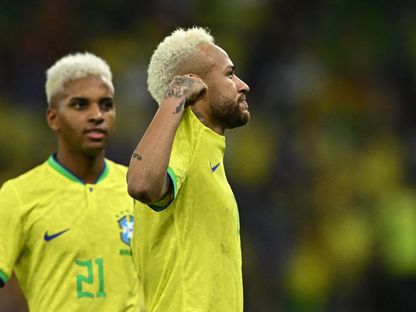 نيمار يحتفل مع رودريغو بتسجيله هدفاً للبرازيل في مرمى كرواتيا بكأس العالم - 9 ديسمبر 2022 - Reuters
